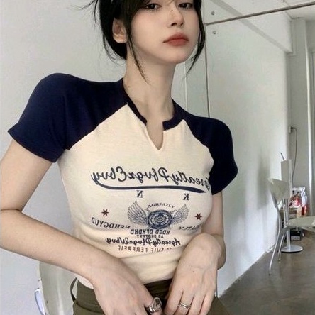 Áo thun CROTOP tay phối màu cổ xẻ in hình PC