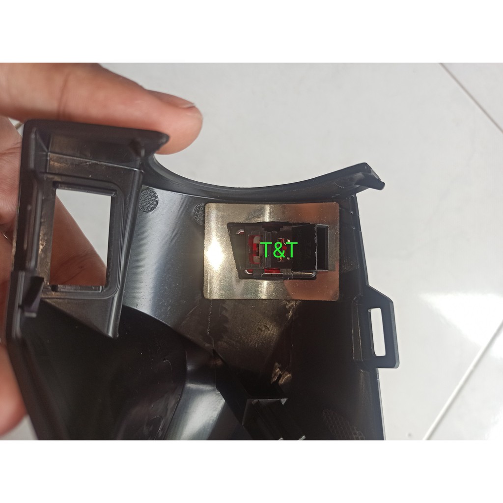 Pát Lắp Nút Tắt Máy Đỏ Vào Bợ Xe Máy