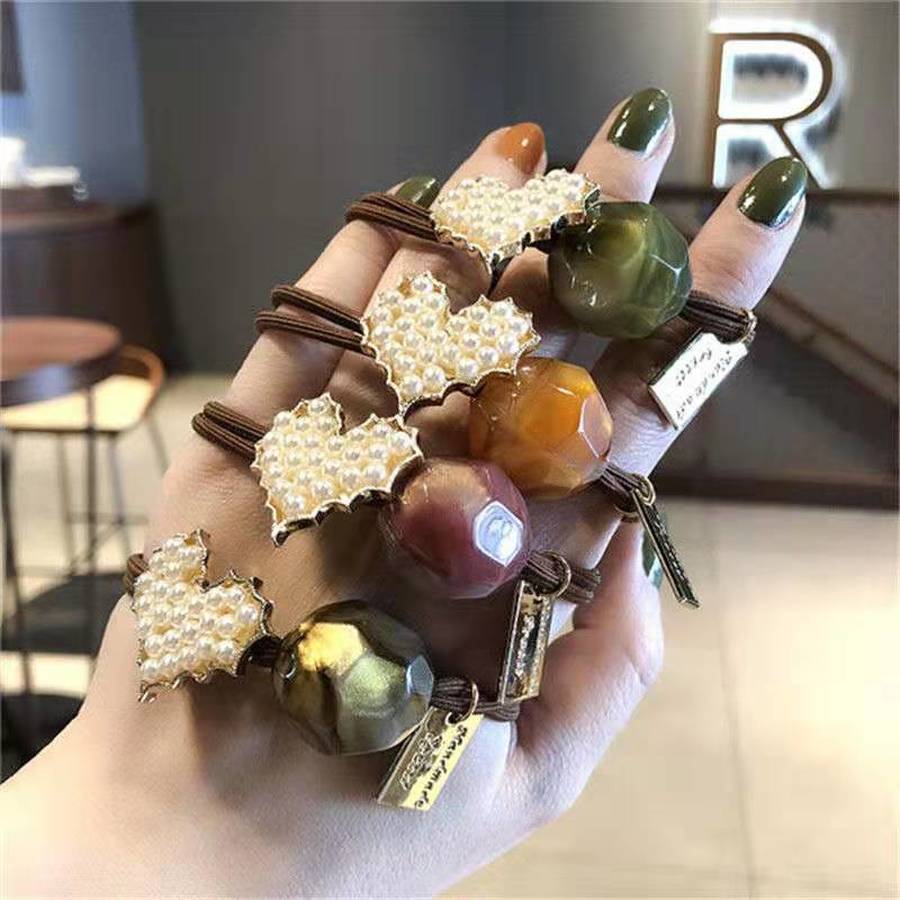 Thun cột tóc đính ngọc trai nhân tạo phong cách Hàn Quốc độc đáo