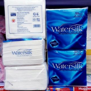 Khăn giấy lụa WATERSILK gói vuông.