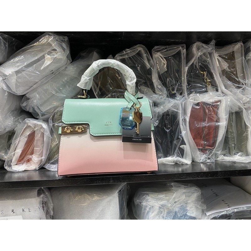 ❥ 𝐓𝐮́𝐢 𝐭𝐚𝐲 𝐜𝐚̂̀𝐦 𝐋𝐲𝐧 𝐅𝐈𝐍𝐄𝐍𝐄𝐒𝐒