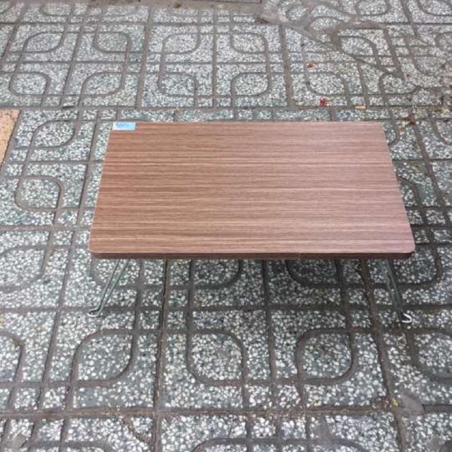 Bàn xếp nhỏ gọn 30*50 phù hợp để laptop