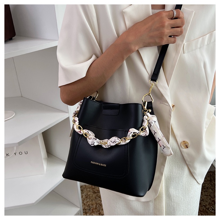 Túi Đeo Vai Dáng Xô Phối Dây Xích Thời Trang Cho Nữ