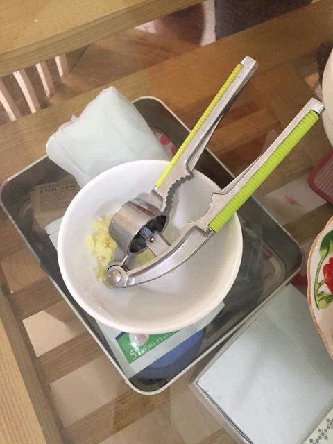 Dụng cụ ép tỏi đa năng