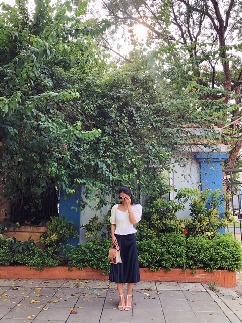 Chân váy xếp ly midi H&M màu đen ánh navy mẫu bán chạy nhất (Pleated Skirt) | BigBuy360 - bigbuy360.vn