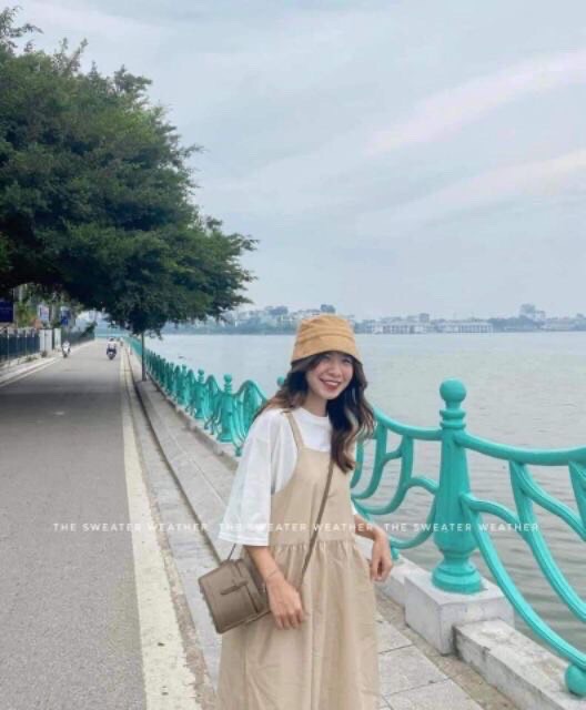 Set Yếm kaki baby doll màu be kèm áo thun trơn