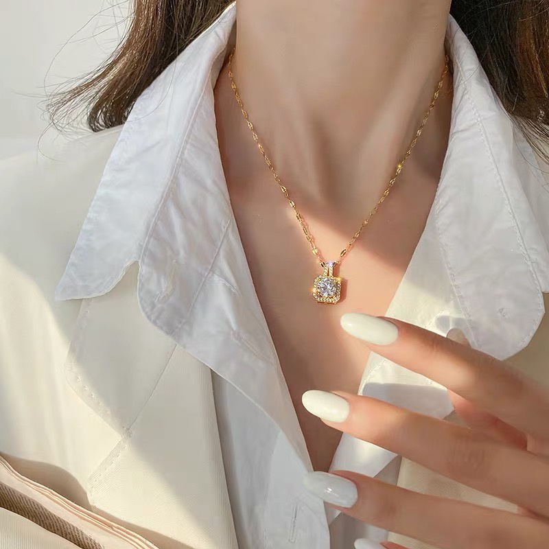 Dây chuyền thép titan mặt vuông đính đá kim cương siêu lấp lánh phong cách Hàn Quốc chất lượng cao