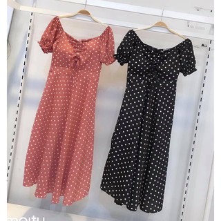 Váy chấm bi cổ tim