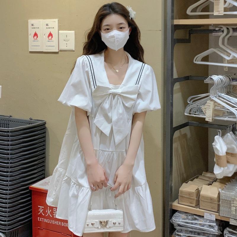 Váy babydoll trắng phối nơ nhẹ nhàng