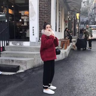 Áo dạ đỏ cổ lông