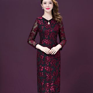 Đầm suông ôm quý bà thêu hoa