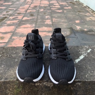 Giày Sneaker u tra bót