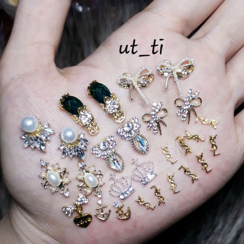 Charm vàng YSL nhỏ xinh ♥️mã 111