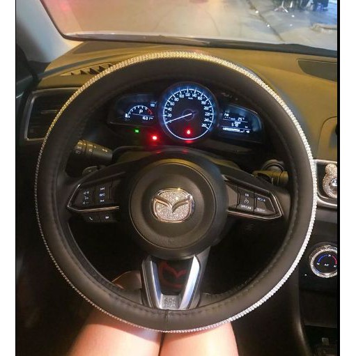 Đính đá logo trên vô lăng MAZDA