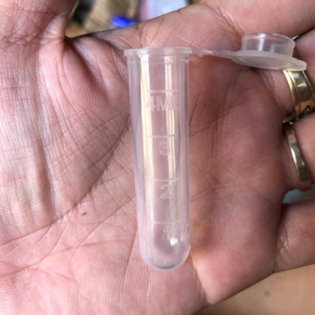 ống trữ artermia 5 ml bằng nhựa có nắp dính liền