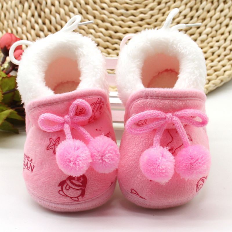 Giày đế mềm phối lông phong cách đáng yêu thoải mái cho bé tập đi