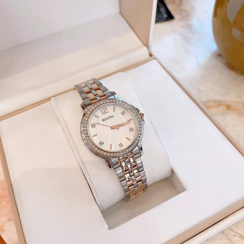 Đồng hồ nữ Bulova chạy pin .