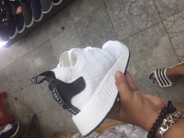 GIẦY THỂ THAO Sneaker NMD R2 WHITE BLACK .