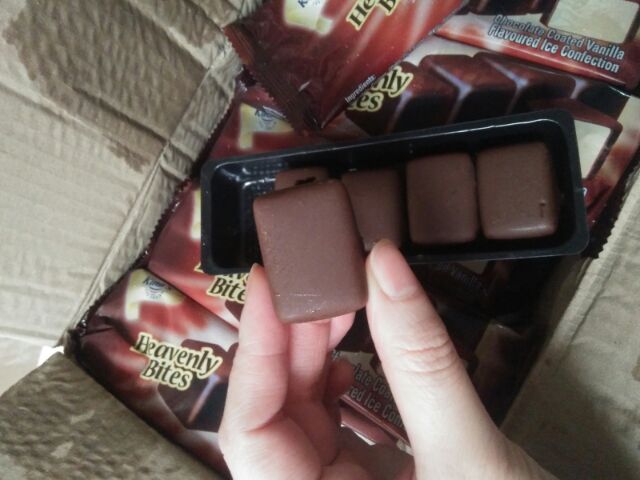 . Kem viên vani vỏ socola giòn Thái Lan 295k/thùng 30thanh