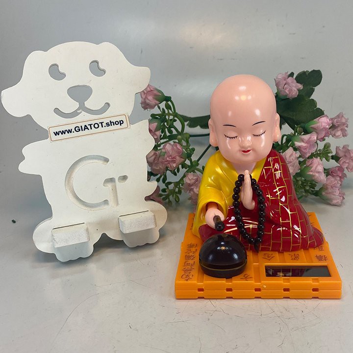 (Loại to)Tượng phật chú tiểu gõ mõ tụng kinh dùng pin nlmt áo cà sa đỏ cao cấp, hàng đẹp GiatotHN