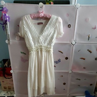 đầm trắng phối ren