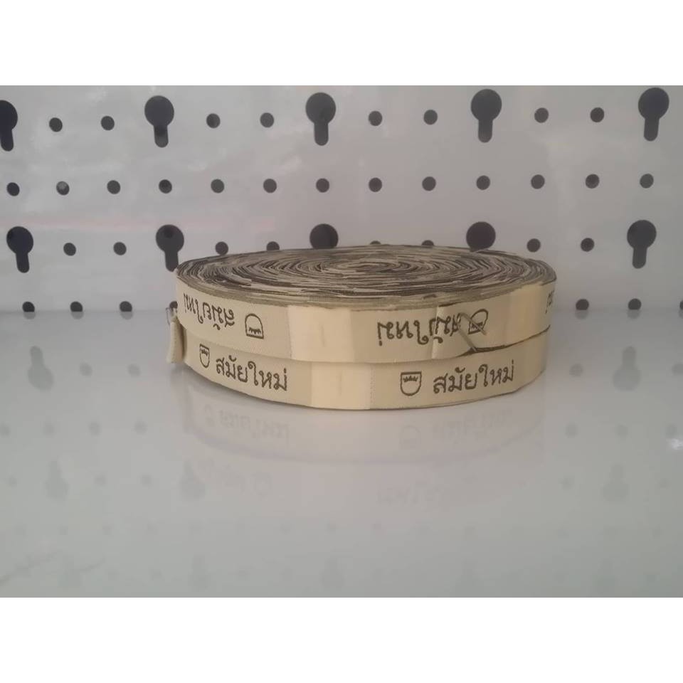 Mác quần áo chữ Thái.