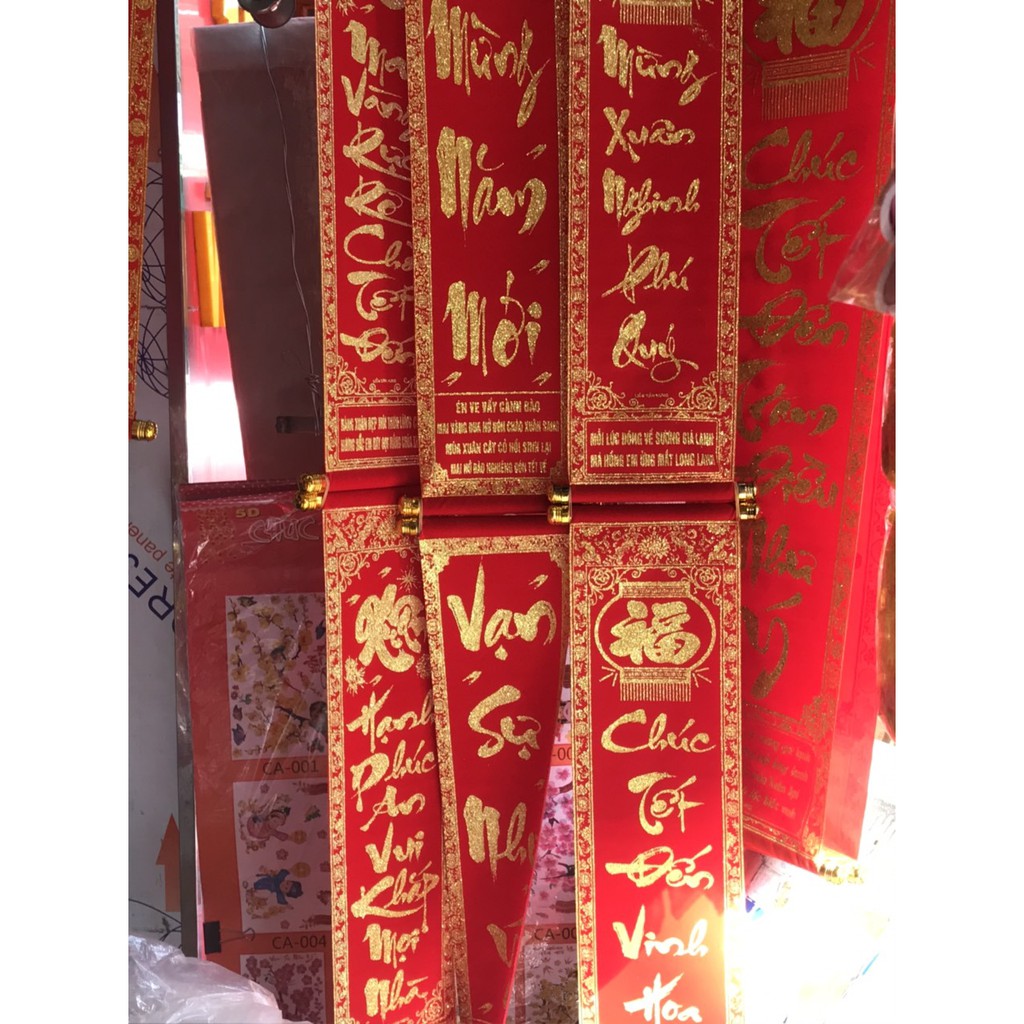 Liễn đỏ hoành phi trang trí tết, liễn tết gồm 2 câu đối - VPP Trí Tuệ