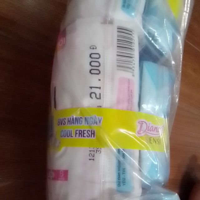 (tặng kèm 6 miếng hàng ngày)Băng vệ sinh Diana sensi ban ngày&lt;br&gt;Có cánh&lt;br&gt;Kích thước23cm