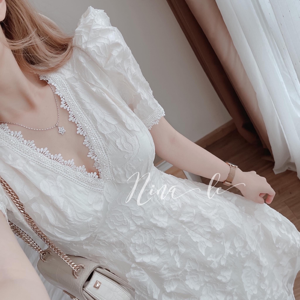 Váy ren hoa cổ V xẻ tà dáng dài DN278