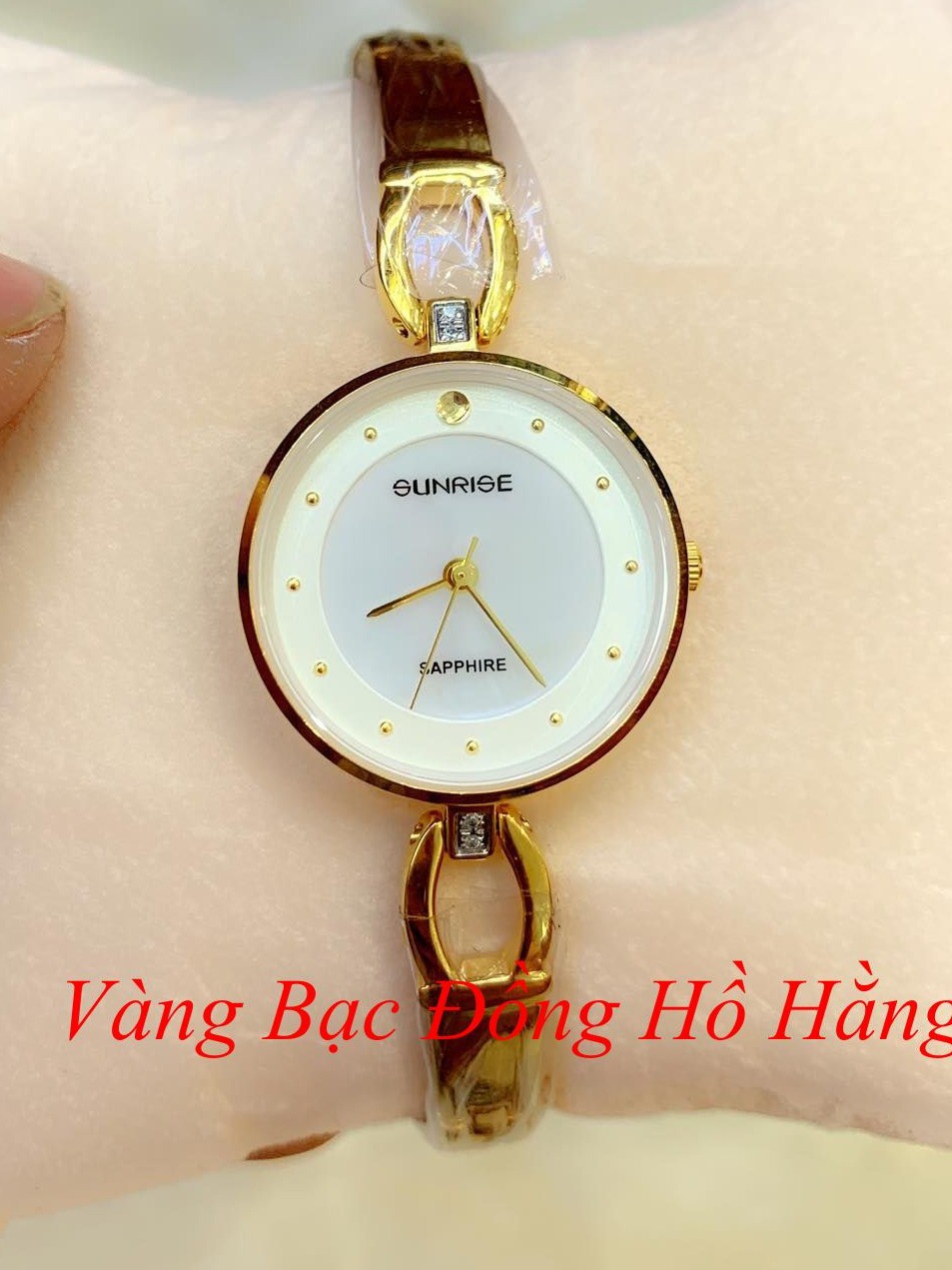 Đồng hồ nữ Sunrise nhật bản.vỏ vàng mặt trắng) sang trọng kính saphire nguyên khối chống xước chống nước tuyệt đối