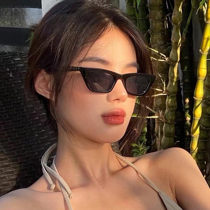 Kính Mát Hình Chữ Nhật Màu Đen Chống Tia UV Phong Cách Retro Thời Trang Cho Nữ