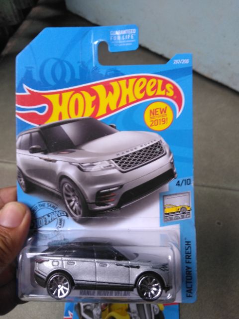 Xe Hot wheels Range Rover Velar , hàng hiếm