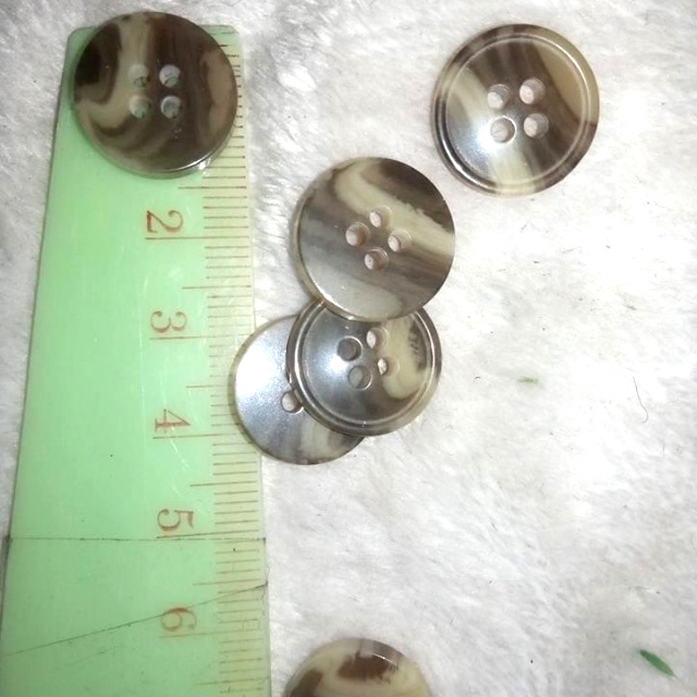 Nút nhựa vân đá thủ công 1,5cmx100g nhiều mẫu