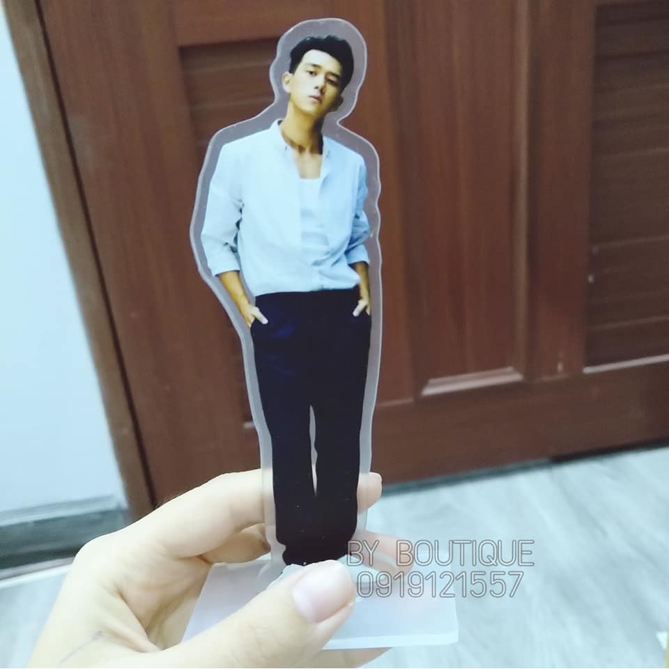 ( 8 mẫu) Standee mica trong để bàn Lý Hiện cao 15cm