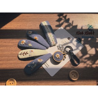 Set móc khoá +kẹp thêu tay hoa cúc