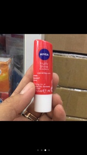 Son dưỡng môi nivea ( chuẩn )