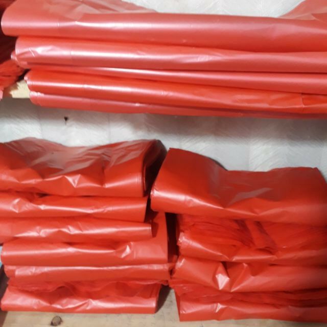 Túi đỏ đóng quần áo chuyên nghiệp dành cho các shop.Giá 35.000 đ/ kg