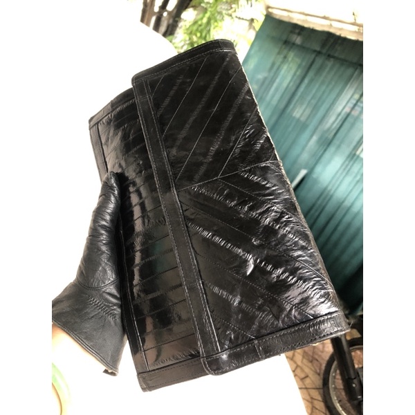 Túi chuẩn si. Túi qua sử dụng. Khách vui lòng xem hình nếu muốn biết thêm thông tin sản phẩm mời khách vô chat. Thanks .