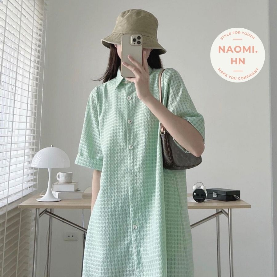 Váy sơ mi kẻ ngắn tay dáng suông form rộng chất xốp nổi mát kèm lót 2 dây. Váy sơ mi basic kẻ form rộng dáng suông ngắn