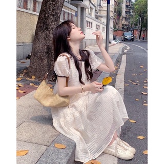 váy ren hoa trắng
