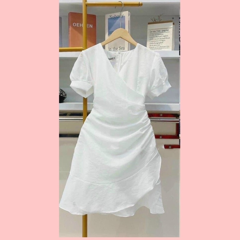 Đầm trắng cổ V nhúng eo