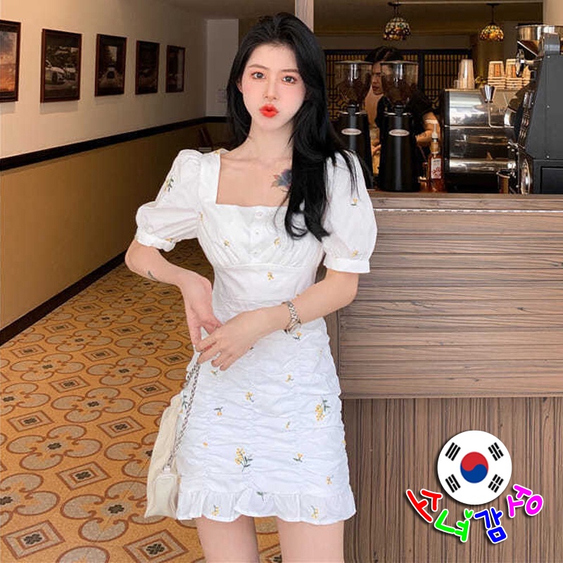 Đầm Tay Phồng Cổ Vuông In Họa Tiết Hoa Màu Trắng Phong Cách Retro Pháp Thời Trang Mùa Hè Xinh Xắn Cho Nữ