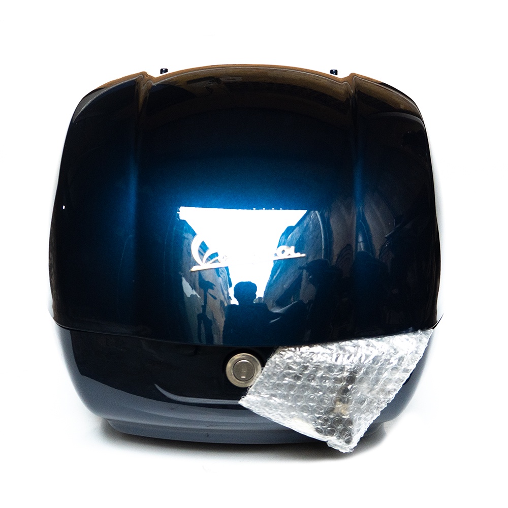Top box hộp đưng đồ sau xe vespa GTS Màu đen bóng cao cấp tặng kèm tựa lưng