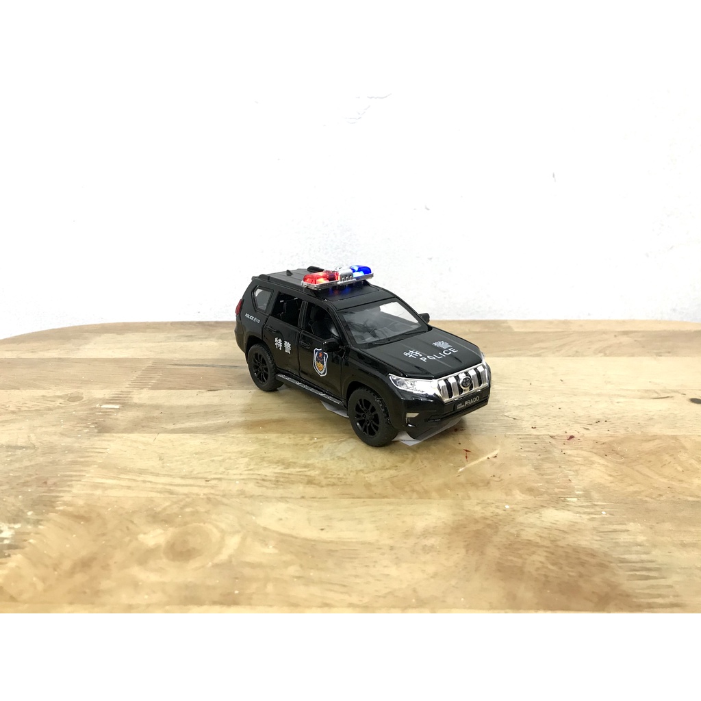 Mô hình xe cảnh sát Toyota Landcruiser Prado _ Tỷ lệ 1:32
