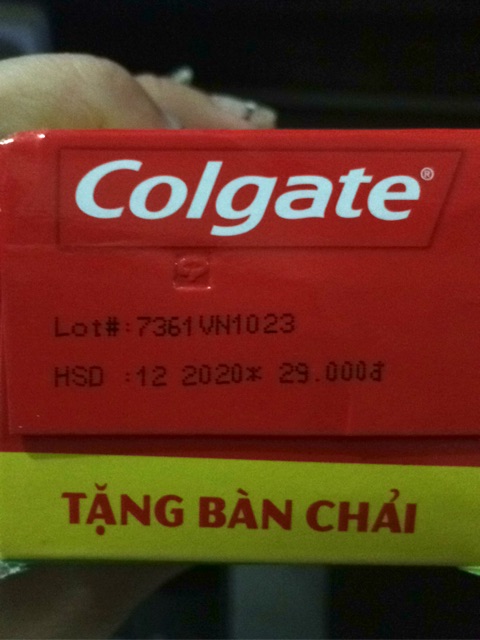 kem đánh răng Colgate+kèm bàn chải