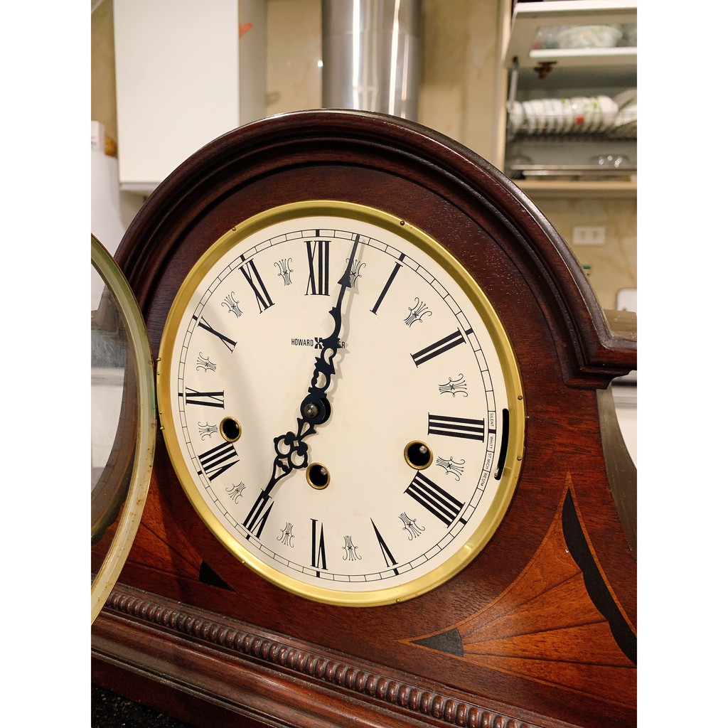 Đồng hồ để bàn HOWARD MILLER vai bò Made in Germany