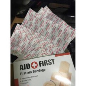 [ sale lớn ] Hộp 100 Miếng Dán Vết Thương Urgo Aid First, Tiện Dụng Cho Gia Đình, Hàng Chuẩn Chất Lượng 100%