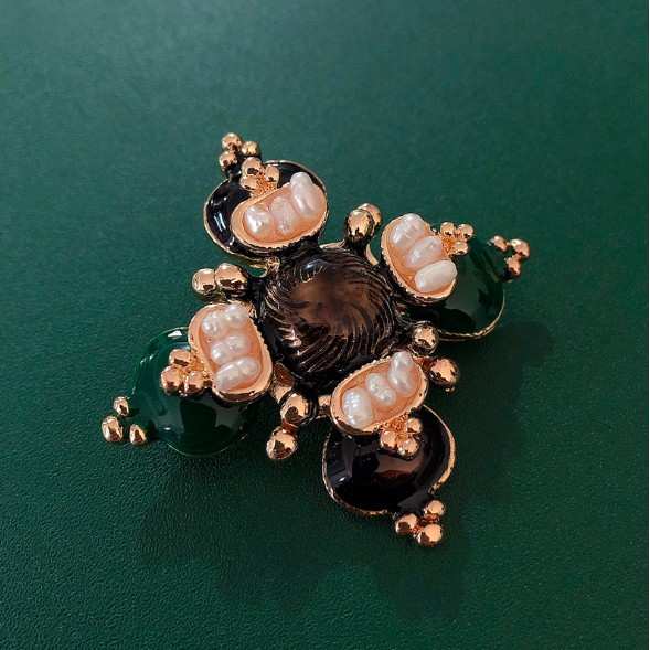 Tag cài áo cao cấp đính đá