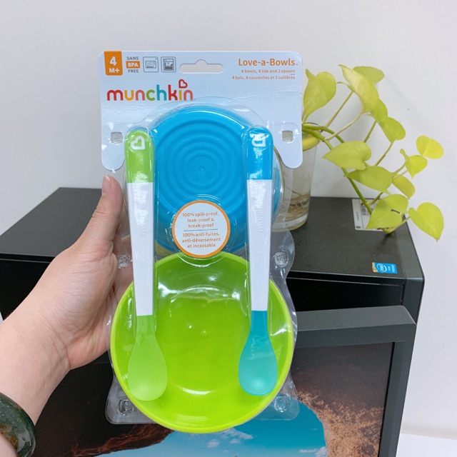 (Mẫu mới) Bộ 4 chén Munchkin có nắp đậy và 2 muỗng nhựa mềm