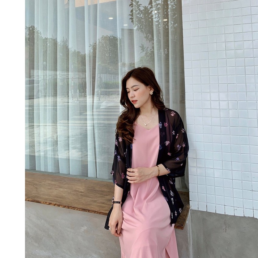Áo khoác kimono hoa nhí hồng nền đen | BigBuy360 - bigbuy360.vn